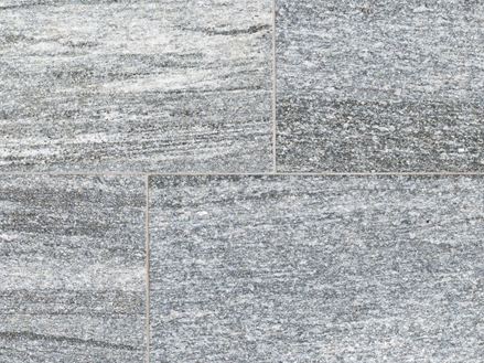 Nahaufnahme von grauen Granitplatten Urban Grey Line