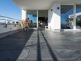 Personen auf der Schiefer-Dachterrasse