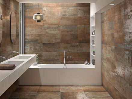 Badezimmer mit Betonoptikfliesen Iron Copper mit Metalleffekt