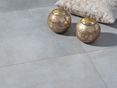 Betonoptik-Fliesen Pure Clay mit Windlichtern