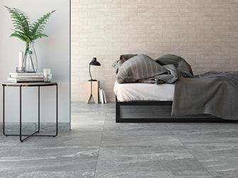 Schlafzimmer mit Granitoptik-Fliesen Dolomit Silver