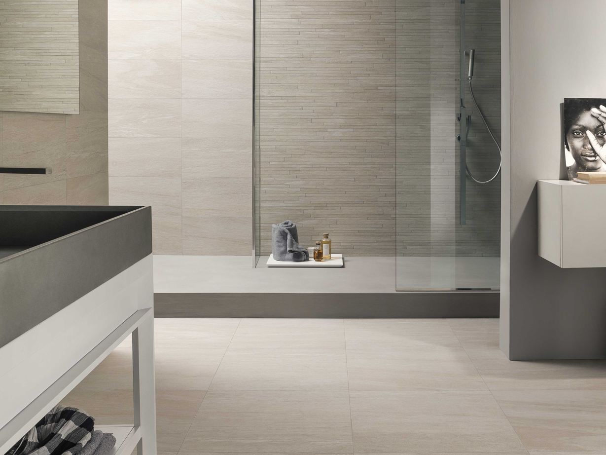 Badezimmer mit Feinsteinzeug-Fliesen Mountain Beige