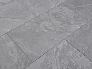 Schieferoptik-Fliesen Alpine Grey, diagonale Ansicht