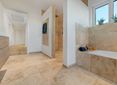 Badezimmer mit Travertin Ivory Classic