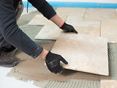 Travertinfliesen werden im Dünnbett verlegt