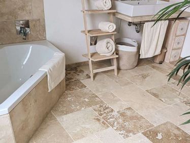 Travertin_Rustic_Badezimmer