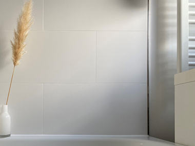 Weisse Fliesen Soft White Badezimmer