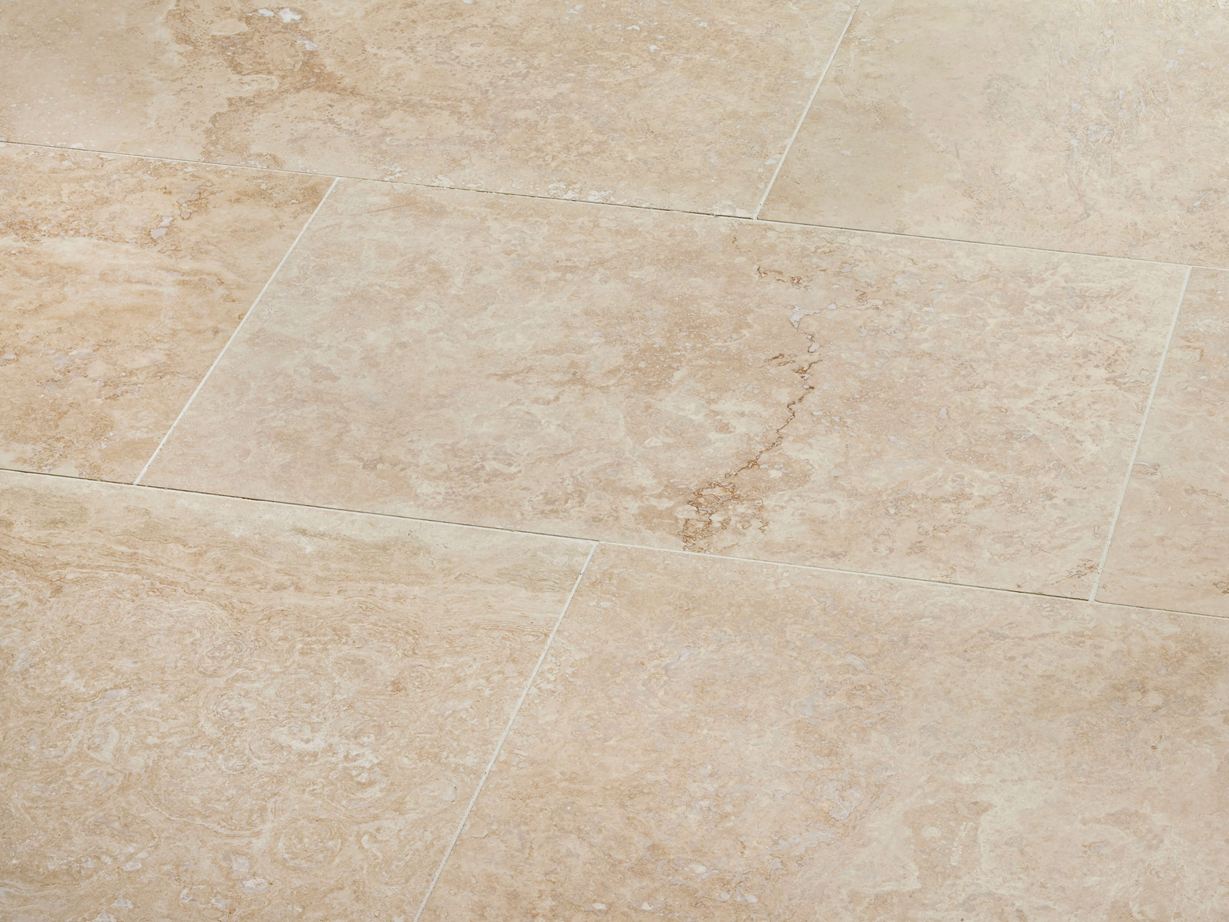 Travertin-Fliesen Classic Light seitliche Aufnahme