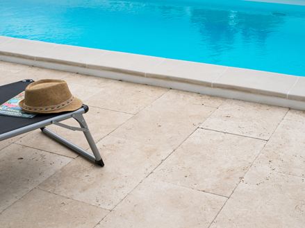 Pool-Liege auf Travertinterrasse Medium SELECT